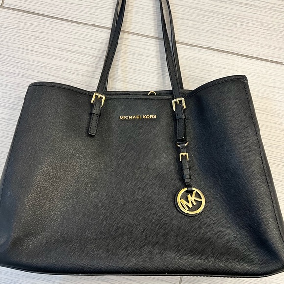 Michael kors black purse - Picture 2 of 4